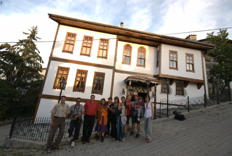 Konak sakinleri ve ev sahipleri