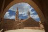x573